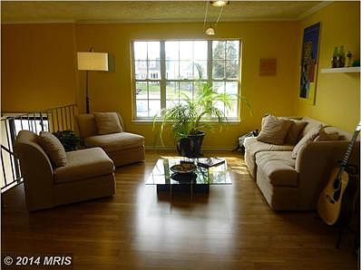 ROOMY LIVING ROOM WITH CHARMING VIEW TO CUL-DE-SAC