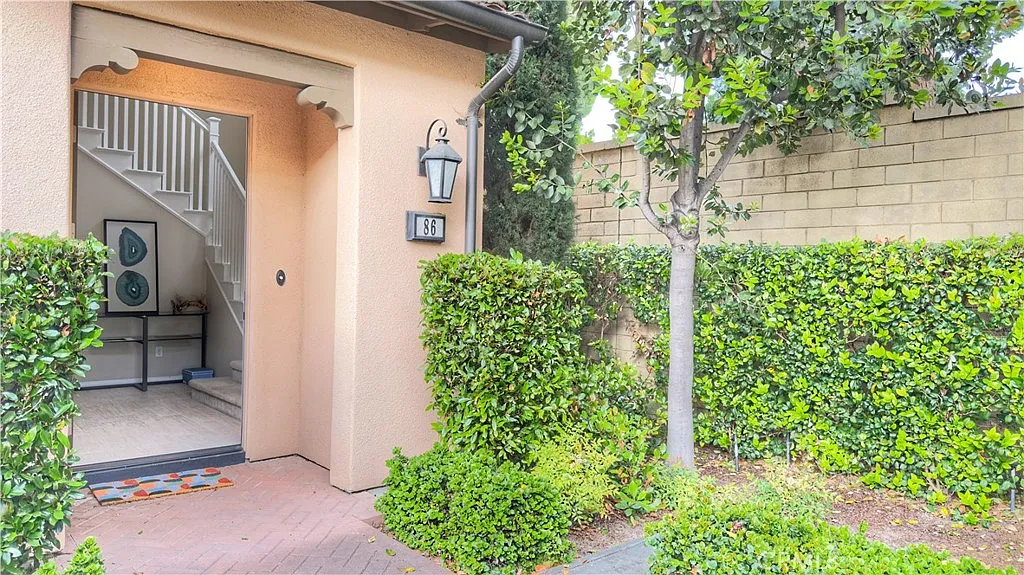 3 bed, 2.5 bath, 1920 sqft, $5,500 — Photo 2