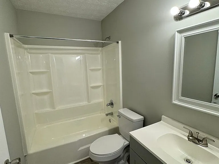 209 Lakeshore Dr — Photo 40