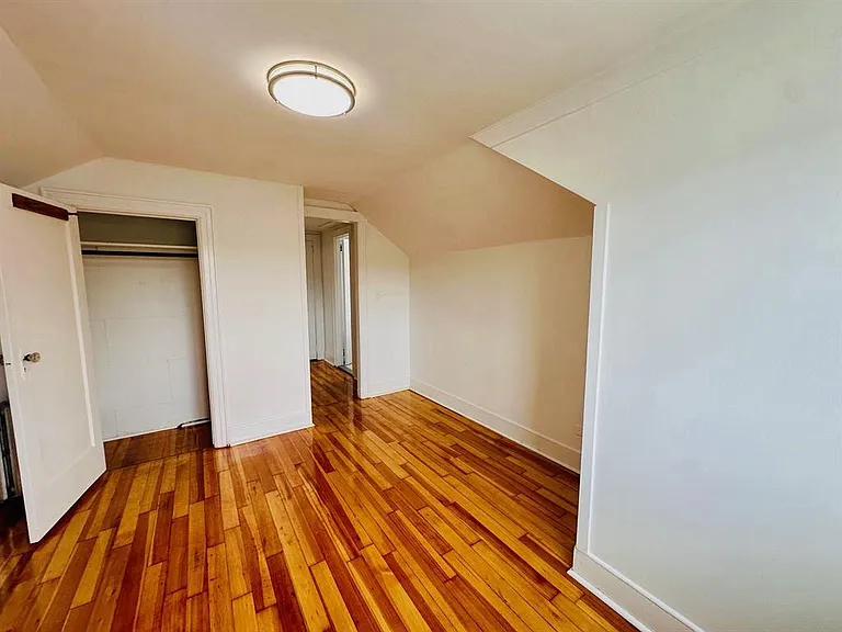 25 Hillview Ave #2 — Photo 2