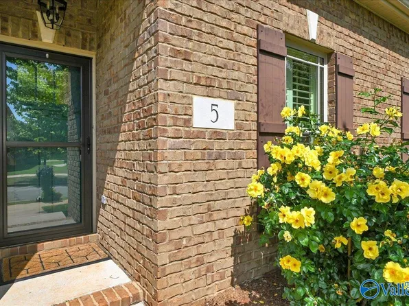 5 Leyland Dr, Huntsville, AL 35824