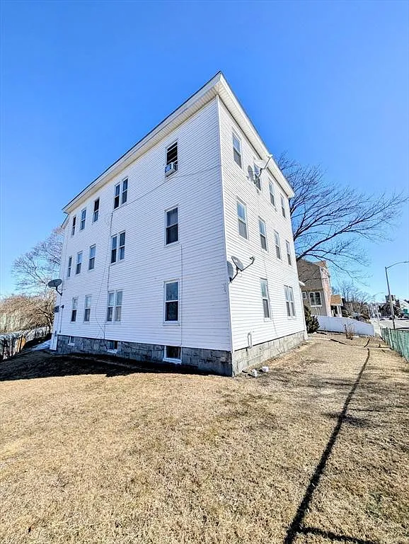 3 bed, 1400 sqft, $2,000 — Photo 1