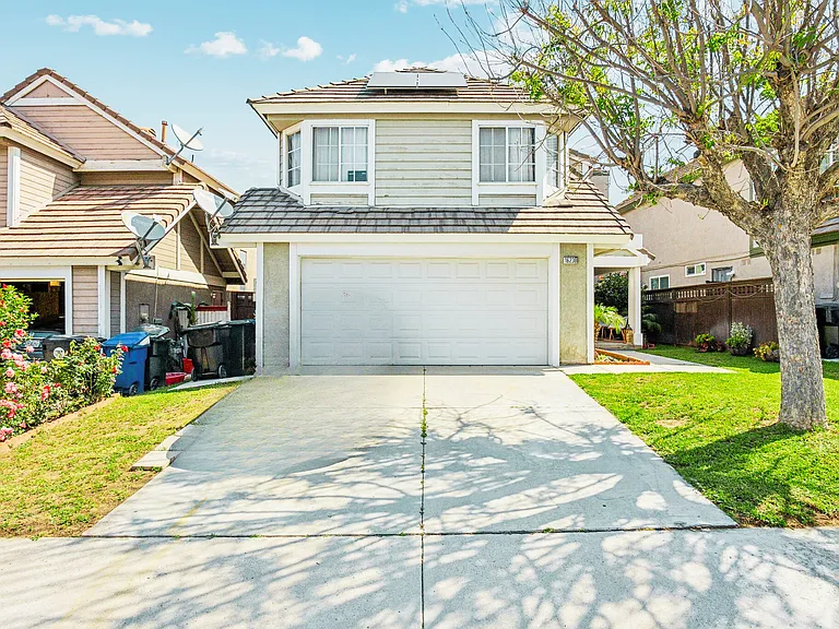 16230 Trailwinds Dr — Photo 2