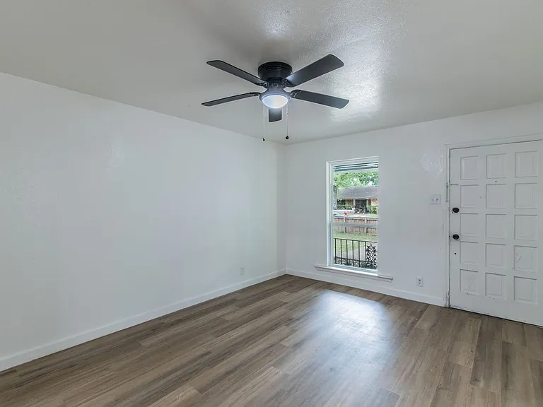 7516 Olusta Dr — Photo 15