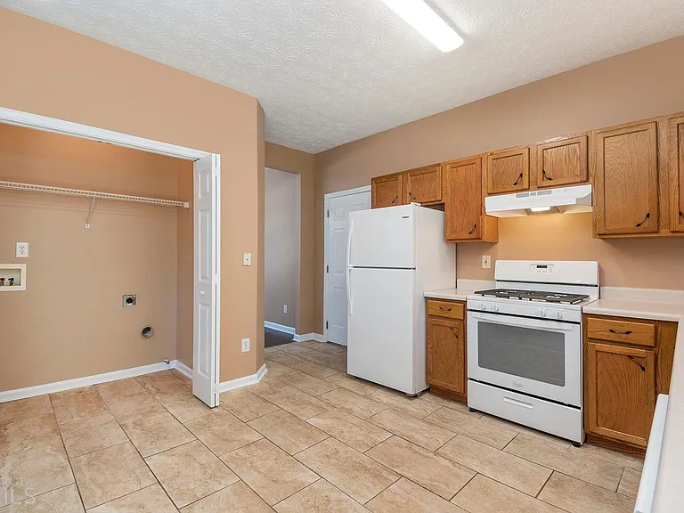 4313 Catalpa Ct — Photo 9