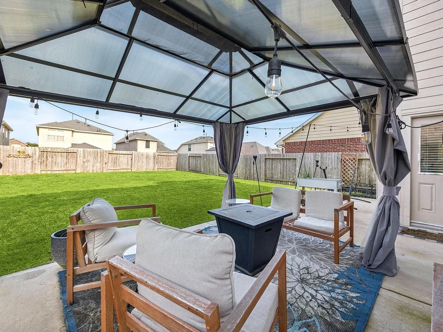 3 bed, 2.5 bath, 1641 sqft, $2,200 — Photo 4