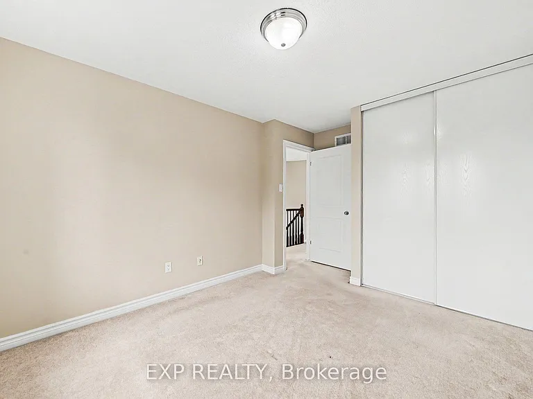 472 Temiskaming Cres — Photo 20