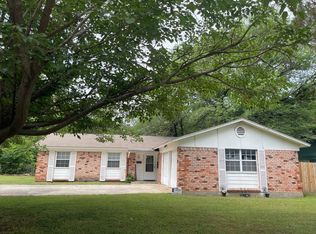 6420 Embassy Dr, Forest Hill, TX 76119