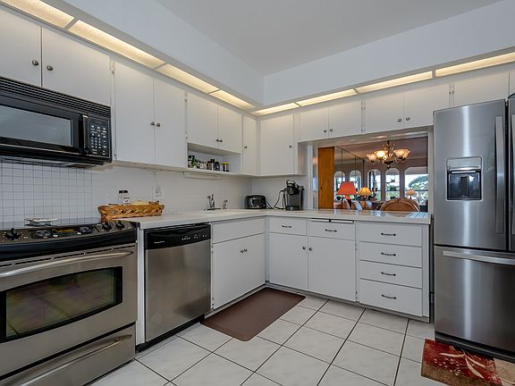 3rd image of 3111 NE 51st St APT 306C