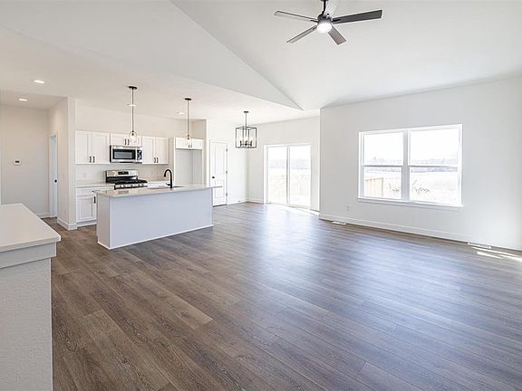 3rd image of 425 Village Lane