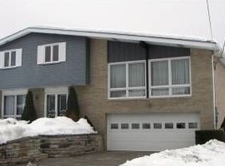 1351 Snee Dr, Pittsburgh, PA 15236