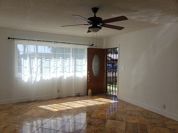 Living room - entrance.