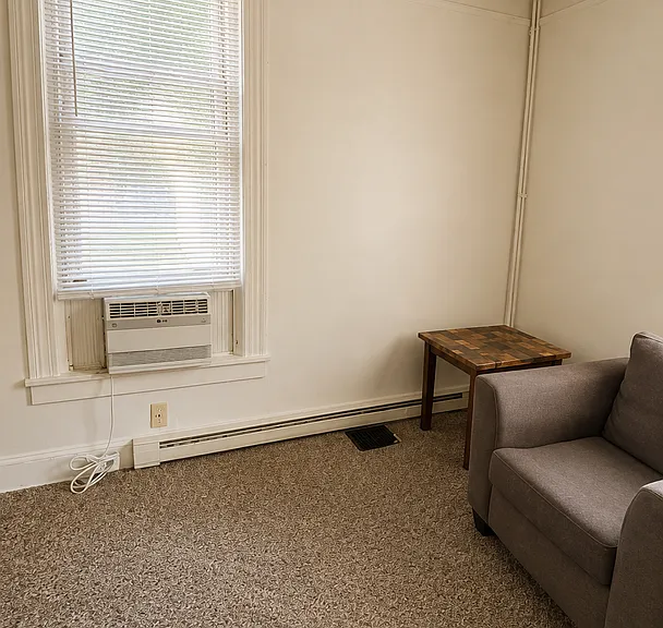 704 Stoughton St — Photo 5