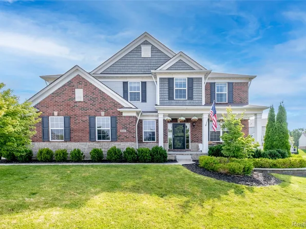 25000 Carriage Ln, South Lyon, MI 48178