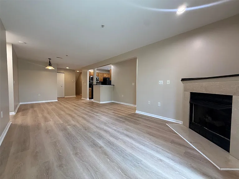 862 Brandon Ave — Photo 3
