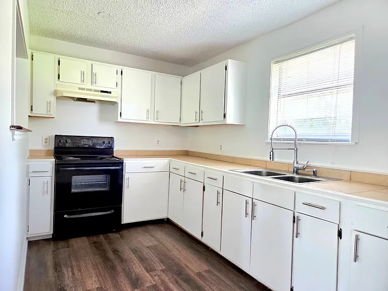 6331 Siers St #B — Photo 5