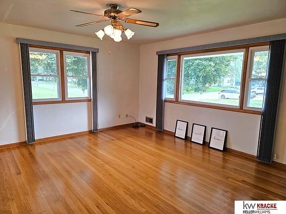 4th image of 315 E 5th St