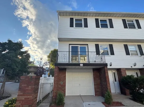 87 W 9th St, Bayonne, NJ 07002