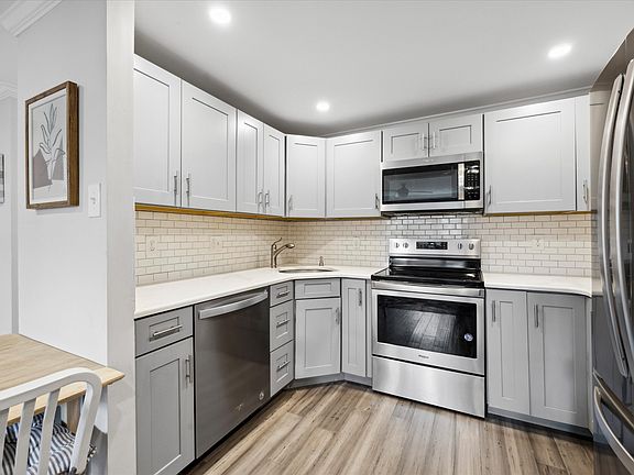 4th image of 107 Rutgers Ave APT G4