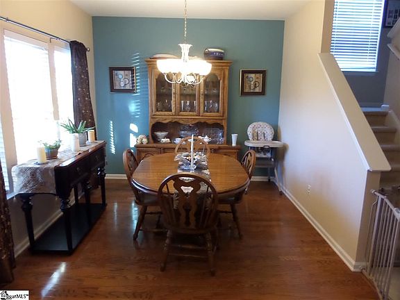 3rd image of 204 Stonebury Dr