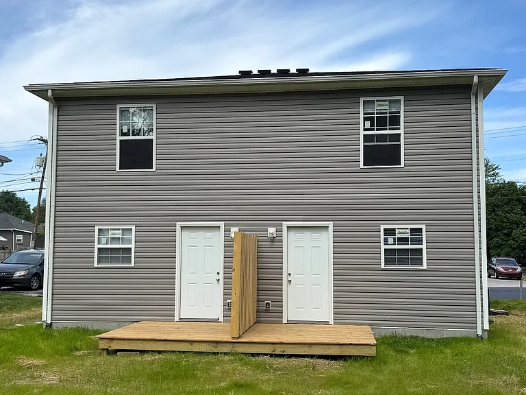 504 Steele St — Photo 10
