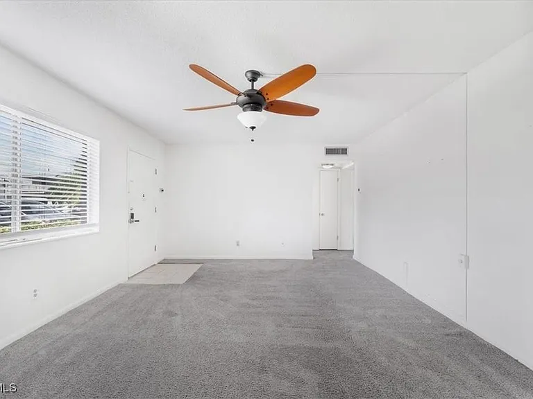 339 Joel Blvd #121 — Photo 5
