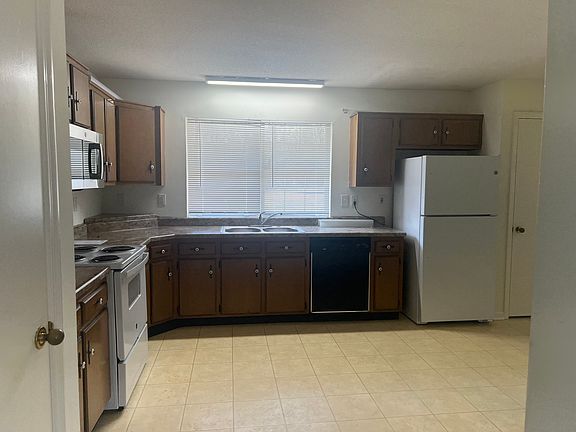 4th image of 7617 Boriss Dr