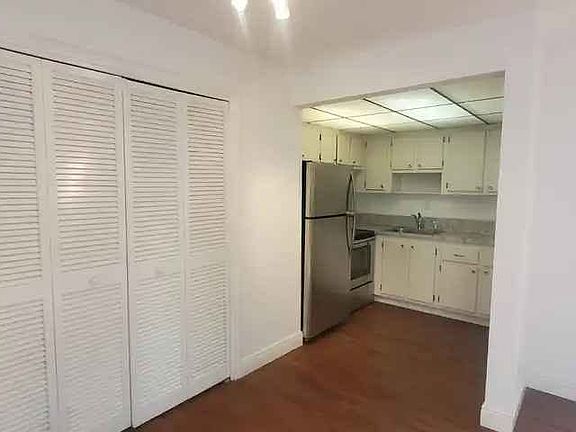 2nd image of 604 SE 14th Ct #7