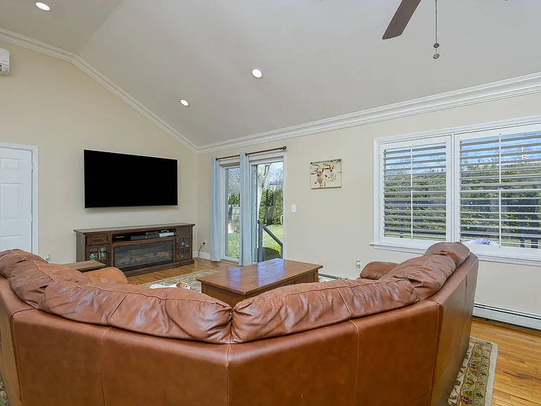 14 Sandalwood Ct — Photo 6