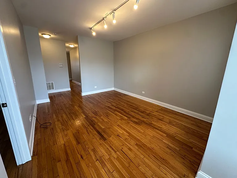 3216 W Argyle St #3 — Photo 3