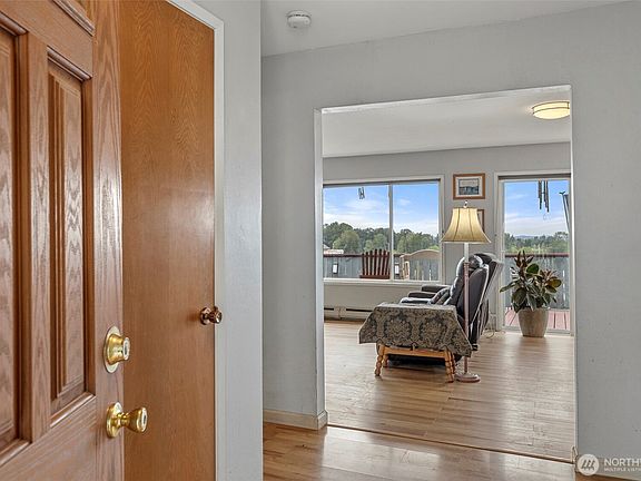 3rd image of 303 S 5th Street