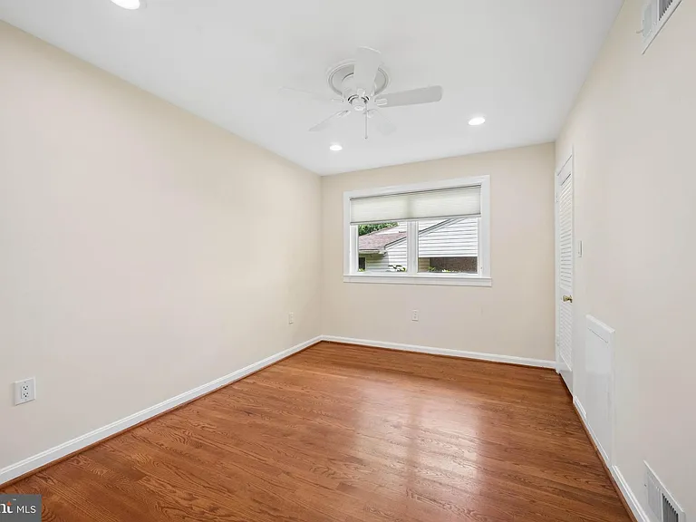 7016 Hopewood St — Photo 45