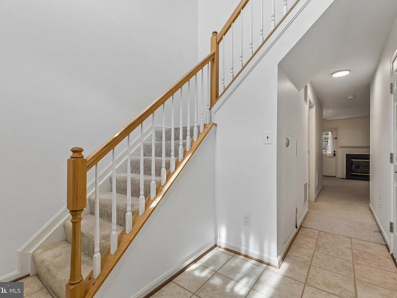 3 bed, 4.0 bath, 2036 sqft, $3,050 — Photo 3