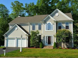 201 Amberville Rd, North Andover, MA 01845
