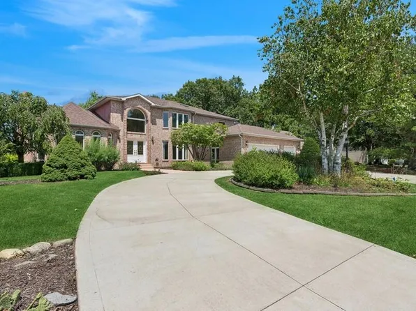 413 Westchester Ln, Valparaiso, IN 46385