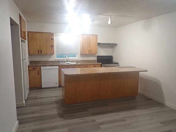 3rd image of 8719 NE 142nd Ave