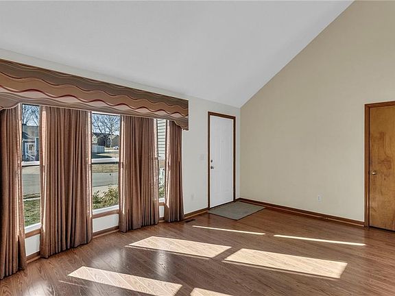 3rd image of 6457 Brockway St