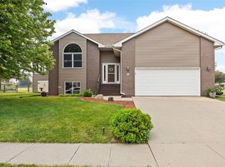 50 Vixen Ln, North Liberty, IA 52317