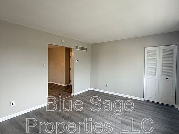 3rd image of 727 Clifton Ave Unit 2