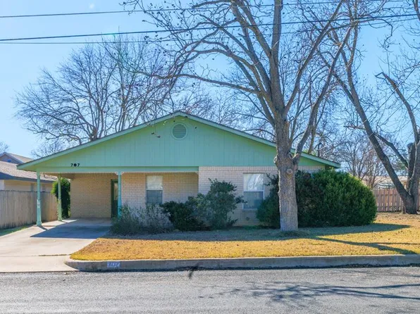 707 Bell St, Fredericksburg, TX 78624
