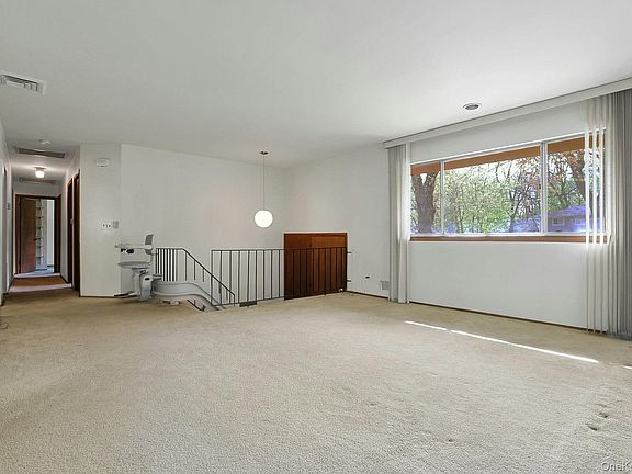 5th image of 44 N Southgate Drive