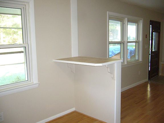 breakfast bar to living room