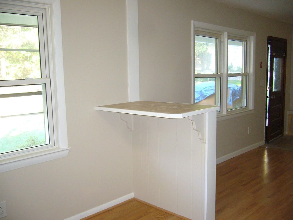 breakfast bar to living room