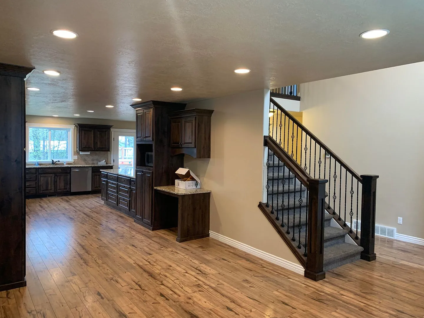 Beautiful 5 Bed/3.5 bath in Bountiful! — Photo 3