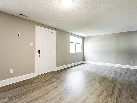 4th image of 110 Anderson Dr