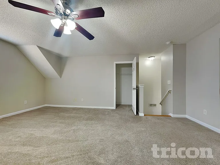 212 Revolutionary Dr — Photo 16