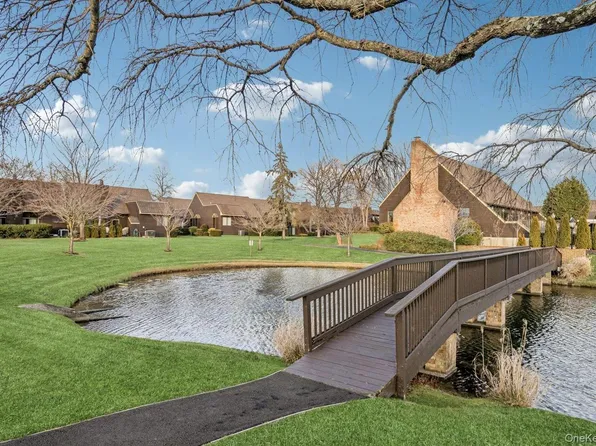 4 Southgate Circle, Massapequa Park, NY 11762