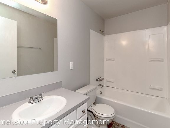 3rd image of 305 Pattison St NE APT 4