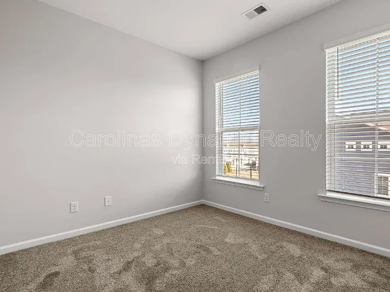 6985 Waterstone Dr — Photo 23