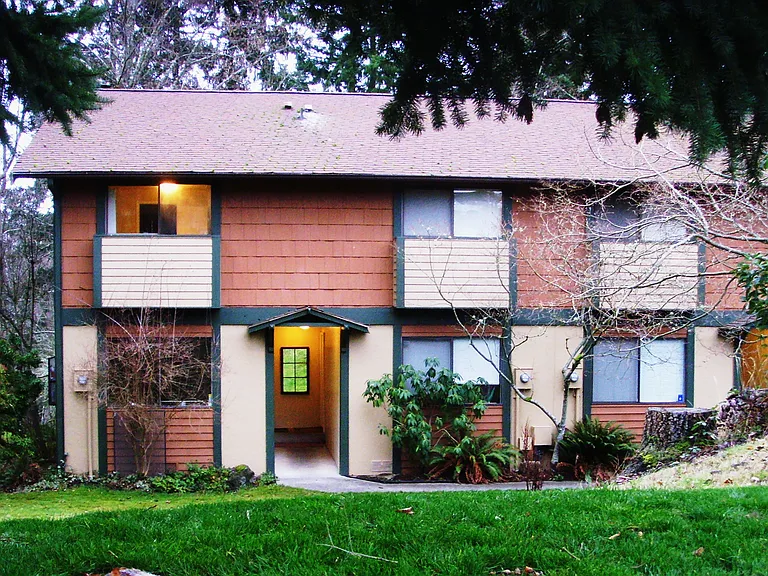 601 Sutton Ln — Photo 29